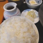 食事処　みしまや - 大盛りご飯、冷奴、味噌汁、香の物