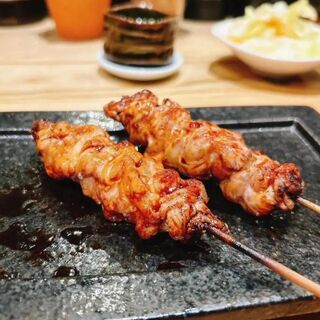 厳選された鶏肉を使った炭火焼