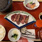みほり峠 - 肉盛り鉄板牛たん定食