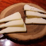 マルコナ - ■スペインチーズ2種盛　