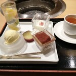 焼肉ひまわり - スイーツ盛り合わせ。