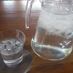 Poruta Aru Mare - レモン果汁が入った水・・・口の中がリセットされます