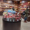 Lindt Chocolat Boutique - 店内。手前はボール型チョコのつかみ取り系(　ﾟдﾟ)ｳﾑ