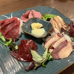 Meat＆Wine 肉酒場サルーテ - 肉刺し5種盛り