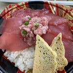 糸満漁業協同組合 お魚センター - マグロ丼