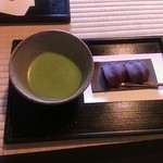 五十鈴茶屋 - お抹茶セットは赤福で