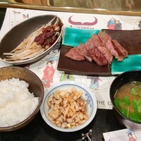 ステーキハウス ハマ  目黒店 - ランチ全体像