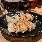 博多一双 - ★餃子(10ヶ)
      福岡独特？の1口餃子。
      何も付けんくてもバリウマ♡