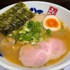 Mongo Iramen - もんごいらーめん(税込850円)
                トッピングは低温調理された叉焼、煮玉子、麻筍、海苔、刻み玉葱、刻み青葱
                スープは鶏ガラ&豚骨、魚介(煮干し)の組み合わせに干し海老使った香味油が効いています