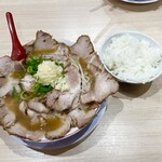 らーめん2国 - チャーシュー麺特盛　ライス中