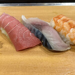 Sushi To Tempura Toro Ichi - 中とろ５４７円、海老３２７円、〆さば２７２円。どの品もとても美味しかったです。脂と旨味が十分な中とろが特に良かったです（╹◡╹）