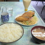 銀星食堂 - A定食　ライス普通（どんぶり飯）　　　チキンカツ