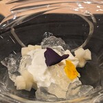 銀座 大石 - アーモンドのブランマンジェ。ブランマンジェは優しい奥行きを生み出し、リンゴの瑞々しさが良いアクセントです。