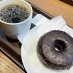 スターバックスコーヒー - ドリップコーヒーとドーナツ