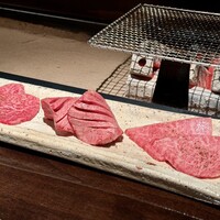 西麻布 肉粋やまもと - ランプ、タン元、トモサンカク