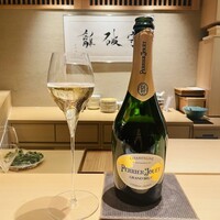 和 のぎ - シャンパンで乾杯