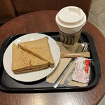 Starbucks - 料理写真:ツナサンドとトールラテ
