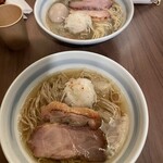 煮干そば 藍 - 2人掛けテーブル席