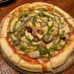 肉バル×イタリアン リトルブッチャー - シーフードのバジルピザ