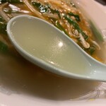 Ganso Kamiyaki Horumosa - ベースのスープはあっさり