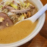 サッポロラーメン大銀杏 - ネギ味噌ラーメン のスープ