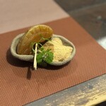 Tsuyoshi No Korokke Hompo - 季節の果物とクルミ餅