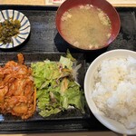 Toriraku Sakaba - 豚キムチ定食