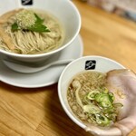 中華そば 高野 - 食べ進めると、もちろんつけ汁は薄まっていくのですが、そこは昆布水なので、むしろ塩梅が良くなって行く感じ。
            素晴らしい！(^^)