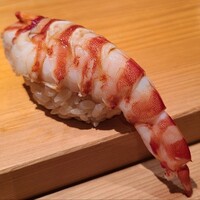 鮨 さかい - ⑰車海老(熊本県天草産、養殖)
                    産卵は初夏～初秋、旬は初夏～初秋
                    低水温だと天然ものは殆ど取れなくなります
                    茹で立てのプリッとした身、華やかな甘みと旨味が拡がります 