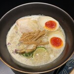 NEXT□ - 牡蠣白湯ラーメン　煮卵付き