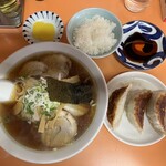 十八番 - 醤油ﾁｬｰｼｭｰﾒﾝｾｯﾄ(餃子、小ﾗｲｽ)