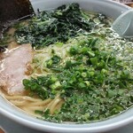 山岡家 - 料理写真:醤油ラーメン：青ネギ、ほうれん草(クーポン)トッピング