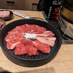 旭川成吉思汗 大黒屋 - 大黒セットは、お肉４種と野菜のセットです。