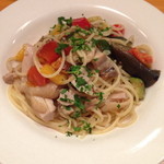 クッチーナ笑多 - ２０１３年１２月２４～３０日のランチ「スモークチキンと野菜のペペロンチーノ」（１，０００円）サラダ・パン・コーヒーor紅茶付