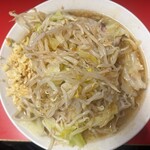 ラーメン二郎 三田本店 - 小野菜ましカラメニンニク