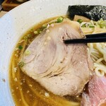 とんぼ庵 - 【醤油らぁめん＝2種類のチャーシュー】