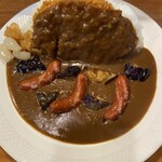 カレーショップMASARA - ちょい得カレー・ライス大盛り
            （ロースカツ ナスビ ソーセージ）1250円
            （土日終日 平日open〜14:00 ライス大盛り無料）