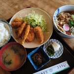 こうちゃん食堂 - 肉うどん　550円、日替り定食（ミックスフライ）600円