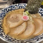 東京駅 斑鳩 - 濃厚チャーシュー麺。