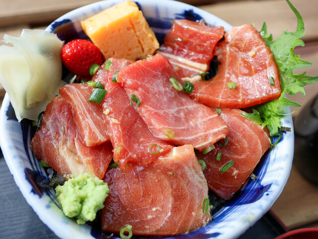 浜や ゆりあげ港朝市メイプル館 &ndash; 名取の海鮮グルメ