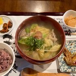 麺喰 - 料理写真:もつみそうどんセット