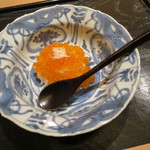 虎白 - 紹興酒とメイクイ茶（薔薇茶）で漬けたいくらの飯蒸し