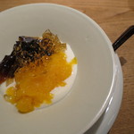 虎白 - 柿のシャーベット、黒蜜寒天、ラム酒のゼリー、チーズ・スープ