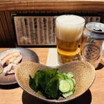 奥新 鮨屋のうおきん - オリジナルクラフトビール、ワカメ、キュウリの塩揉み