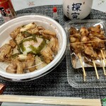 やきとりたけちゃん - 焼鳥丼+串5本でプチ・贅沢(笑。 温玉はサービス！