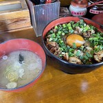 丼ぶり屋 幸丼 - 豚玉丼　850円