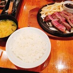 Daru Shokudou - （※写真3）私が食べた「牛赤身ステーキ定食（200g）」