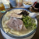 博多ラーメン しばらく 日本橋店 - ワンタンメン1,100円