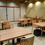 うな昇 - 店内　テーブル席