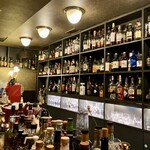 The Bar Al Capone - カウンター正面のラック